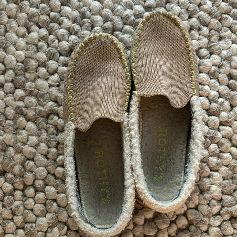 Women’s Rothy slippers size 9!